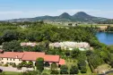 Blick auf den See und den Agriturismo Alba im Park der Euganeischen Hügel in Baone