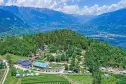 Panoramablick auf Alpinfitness Waldcamping Völlan in Lana in Südtirol