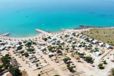 Übersicht der Stellplätze mit Meerblick von Autocamp Navis in Kroatien