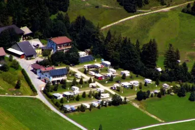 Blick auf Camping Alpenwelt in Tirol in Österreich