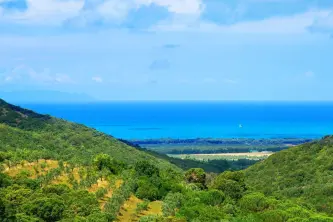 Panoramablick auf die toskanische Maremma und das Tyrrhenische Meer vom Camping Blucamp