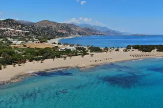 Blick auf den Strand von Camping Grammeno auf Kreta, Griechenland