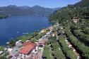 Überblick über den Camping Orta mit Blick auf den Ortasee im Piemont