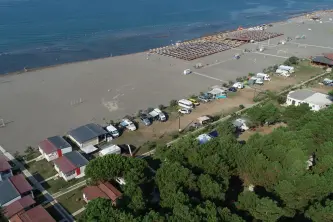 Blick auf den Strand von Camping Safari Beach in Montenegro