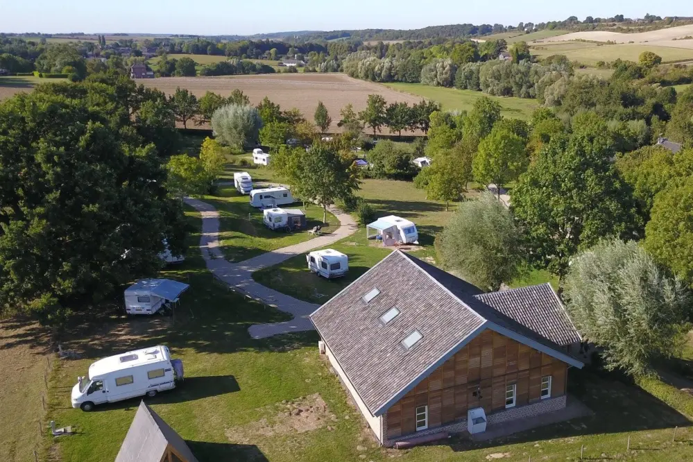 Blick auf den Hoeve de Gastmolen in der niederländischen Landschaft