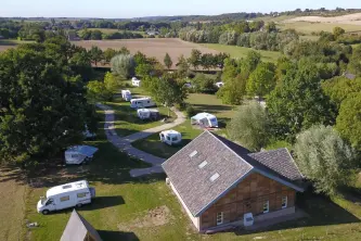 Blick auf den Hoeve de Gastmolen in der niederländischen Landschaft