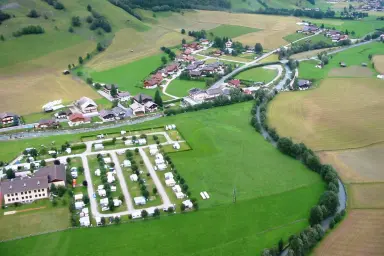 Blick auf den Nationalcampingplatz Andrelwirt im Salzburger Land in Österreich