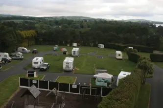 Blick auf den Roundwood Caravan & Camping Park in der Grafschaft Wicklow in Irland