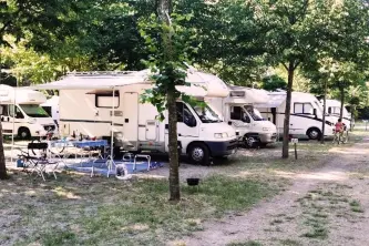 Wohnmobile parken bei Salicamp Boschetto Holiday