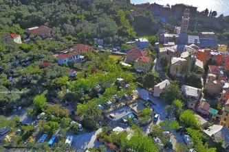 Acqua Dolce Camping nestled in a promontory in Liguria