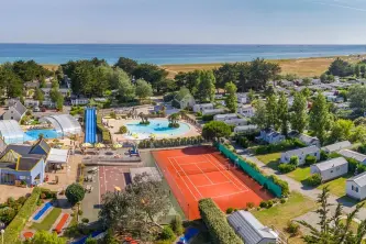 View of the pool and the ocean with the beach of the Yelloh! Village Colina do Sol in Portugal