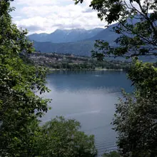 Cerca del lago