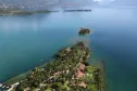 panoramica della spiaggia e del Camping San Biagio a Manerba del Garda