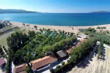 Vista sul mar mediterraneo dal Camping Thines nel Peloponneso in Grecia