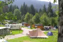 Standplaatsen met uitzicht op de bergen van Camping Faè in Trentino