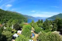 uitzicht op staanplaatsen en het Lago Maggiore Camping Internazionale Paradis