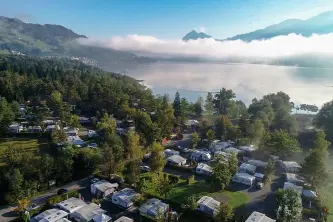 Uitzicht op Camping International Sarnersee Giswil aan de Sarnensee in Zwitserland