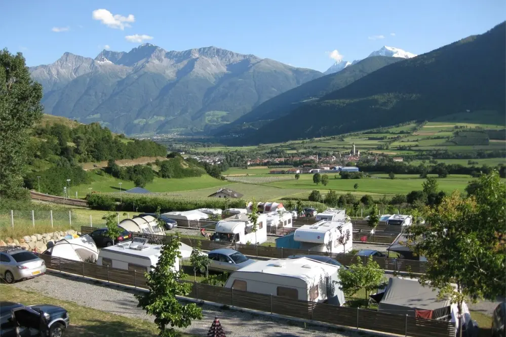 uitzicht op de dolomieten vanaf camping mals in Zuid-Tirol