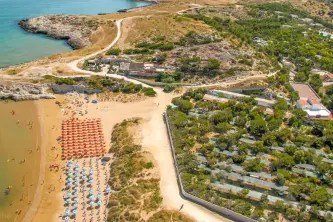 Camping village Baia Falcone, Vieste, Apulië, Italië