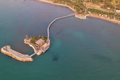 Het Kamping Pa Emer Island Restaurant aan de Adriatische kust van Albanië