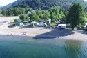 panoramisch uitzicht vanaf het Lago Maggiore op het meer Camp-Park Camping Maccagno in Lombardije