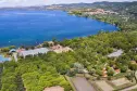 panoramisch uitzicht op het meer van Bolseno vanaf Lido Camping Village in Lazio